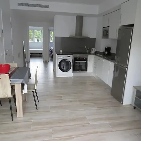 Apartment Centre De 500 M De La 6 Personnes Rav *
